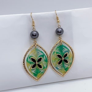 Hawaiian Polynesian Flower Pattern Green Resin Earring