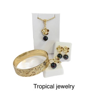 Hawaiian Plumeria Flower with Shell Pearls Hamilton Gold Earring Necklace Bracelet Ring Set