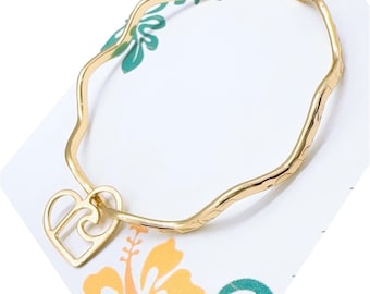 Hamilton Gold Hawaii Wavy Hammered Bangle with Heart Wave Charm