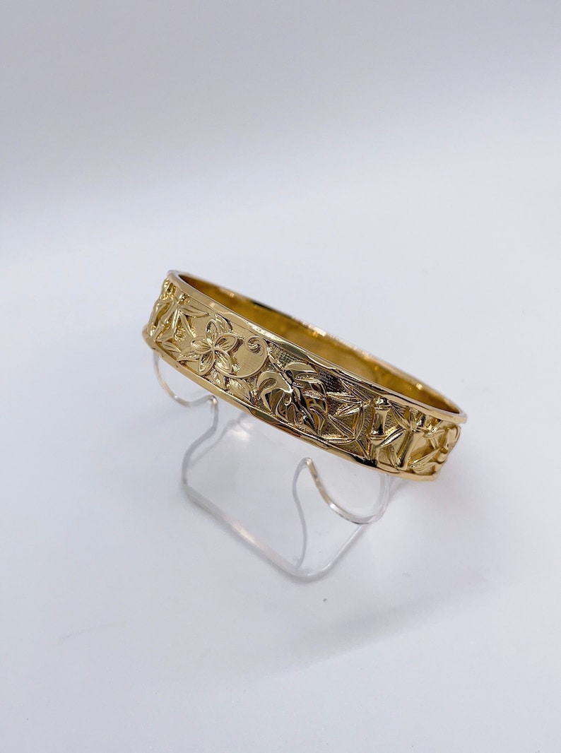 15mm 3D Bangle Hawaii Hamilton Gold Bamboo Plumeria Flower Monstera Leaf Scroll Design bild 3