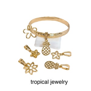 7mm Hamilton Gold Hawaii Scroll Design Bangle with Flower Charm Add on Charm Plumeria Pineapple Tiare Monstera Charm