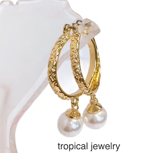 Hawaiian Flower Pattern White Shell Pearls Hamilton Gold Hoop Earring