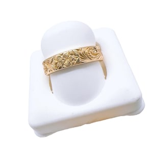 Hawaii 5mm Band Ring Hamilton Gold Flower Scroll Design
