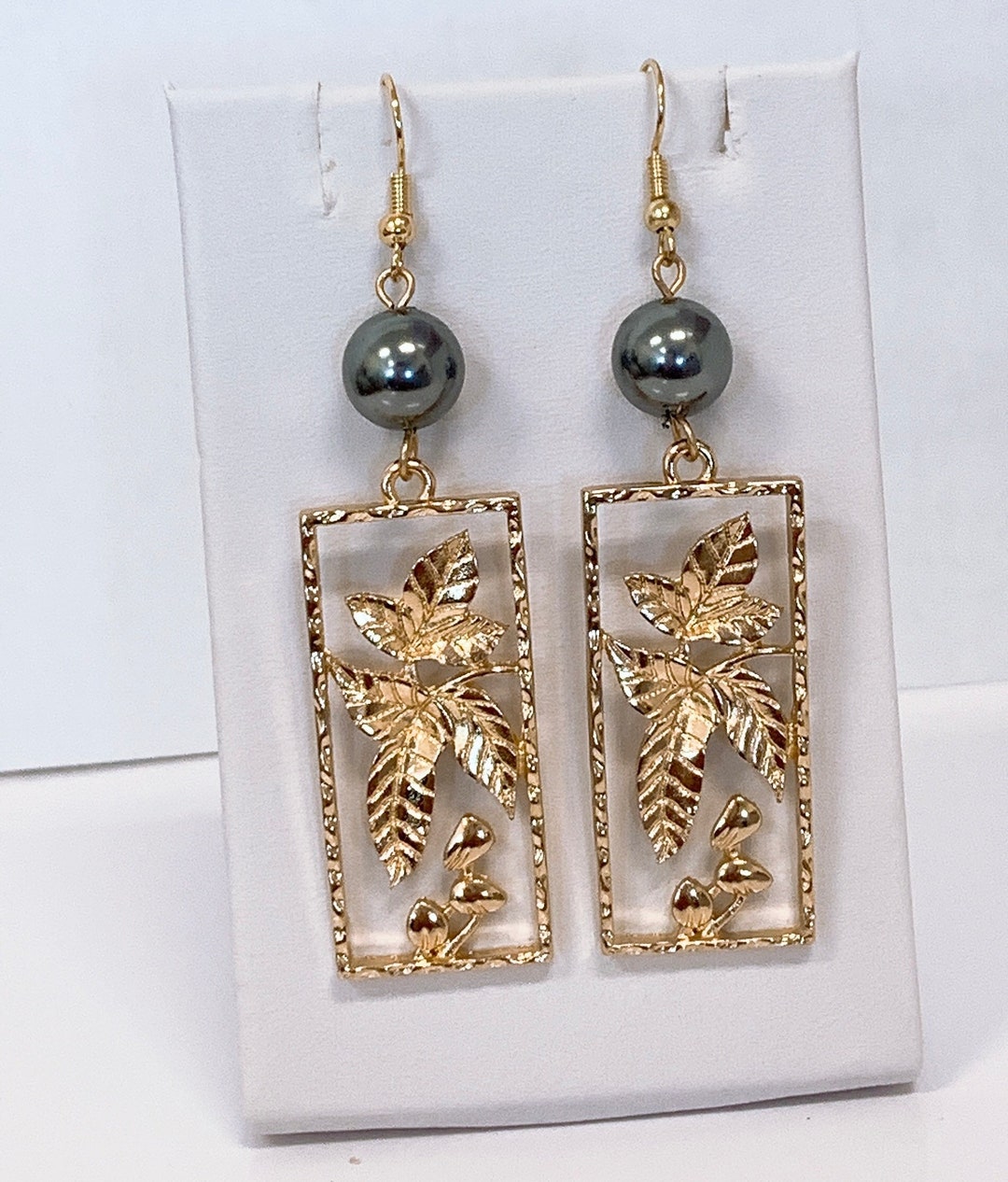 Hawaiian Kukui Nut Leaf With Shell Pearls Hamilton Gold Earring or