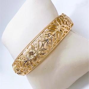 Hawaii Monstera Leaf Hibiscus Flower Hamilton Gold Hinge Bangle