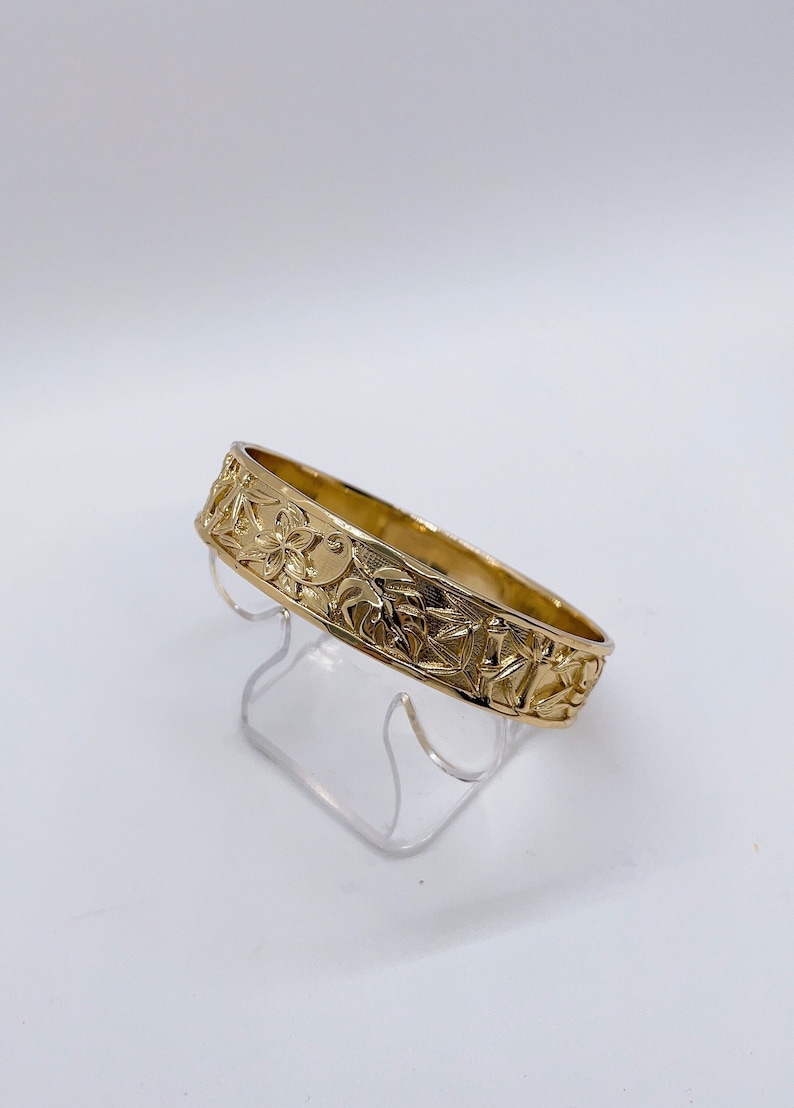 15mm 3D Bangle Hawaii Hamilton Gold Bamboo Plumeria Flower Monstera Leaf Scroll Design bild 4