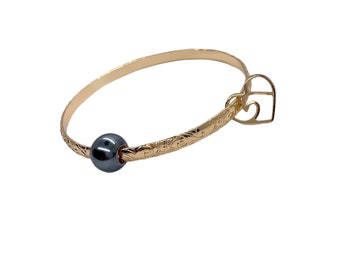 5mm Hamilton Gold Hawaii Tropical Flower and Wave Scroll Design Bangle with Gray Black Shell Pearl and Heart Wave Charm