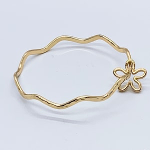 Hamilton Gold Hawaii Wavy Hammered Bangle with Flower Charm