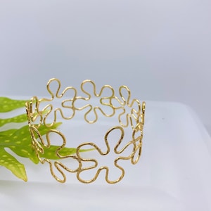 Hawaiian Flower Cuff Bracelet Hamilton Gold with 1.2mm Wire