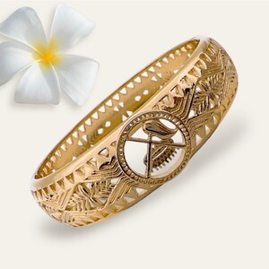 Samoa Seal Hamilton Gold Open Hinge Bangle