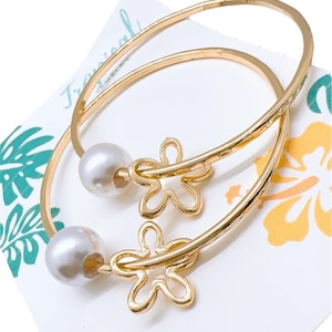 Hamilton Gold Hawaii Hammered Bangle with White Shell Pearl and Flower Charm (Price for one bangle, not sold as a set)