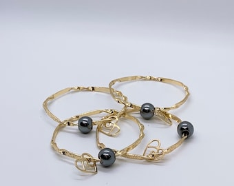 Hamilton Gold Hawaii Twist Bangle with Black Gray Shell Pearl and Heart Wave Charm