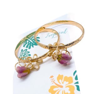 5mm Hamilton Gold Hawaii Tropical Flower and Wave Scroll Design Bangle with Flower Charm and Clay Crown Flower