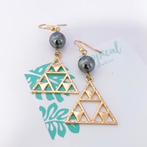 Hawaii Mauna Kea Triangle with Shell Pearls Hamilton Gold Earring or Necklace