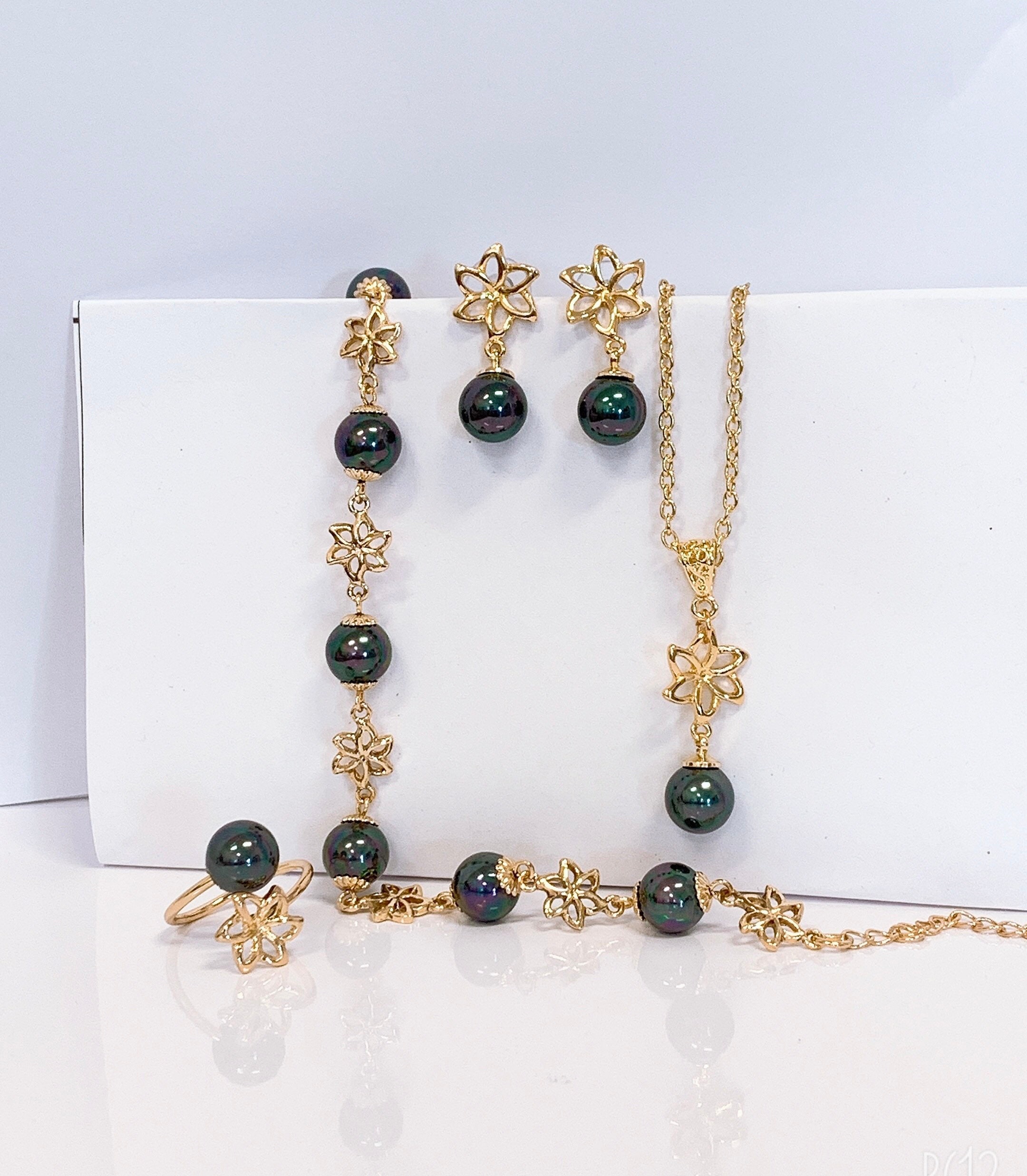Hawaiian Tiare Flower with Shell Pearls Hamilton Gold Earring Necklace Bracelet Set