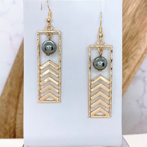 Hawaiian Hamilton Tribal Triangle Arrow Pattern with Shell Pearls Hamilton Gold Earring or Necklace