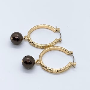 Hawaiian Flower Pattern Brown Shell Pearls Hamilton Gold Hoop Earring
