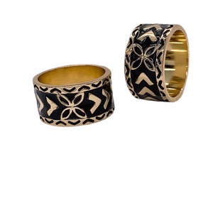10mm Tribal Flower Black Enamel Hamilton Gold Band Ring Hawaiian / Polynesian Island Style Jewelry