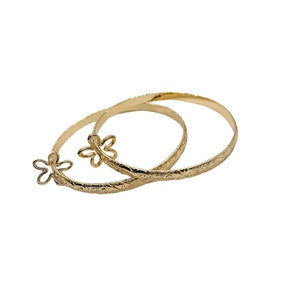 5mm Hamilton Gold Hawaii Tropical Flower and Wave Scroll Design Bangle with Flower Charm