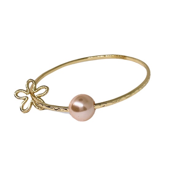 Hamilton Gold Hawaii Hammered Bangle with Pink Shell Pearl and Flower Charm