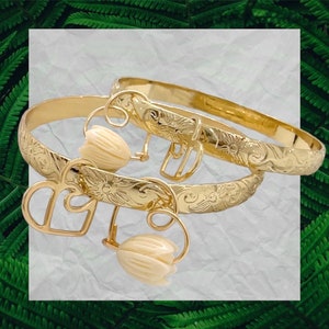 7mm  Hamilton Gold Hawaii Tropical Flower and Wave Scroll Design Bangle with Heart Wave Charm  and Pikake Flower