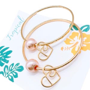 Hamilton Gold Hawaii Hammered Bangle with Pink Shell Pearl and Heart Wave Charm (Price for one bangle, not sold as a set)