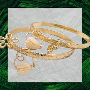 5mm Hamilton Gold Hawaii Tropical Flower and Wave Scroll Design Bangle with Flower Charm  and Pikake Flower