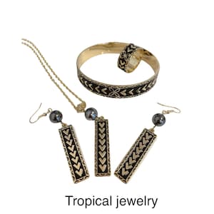 Hawaiian Polynesian Island Black Enamel with Shell Pearls Hamilton Gold Earring Necklace Bracelet Ring Set