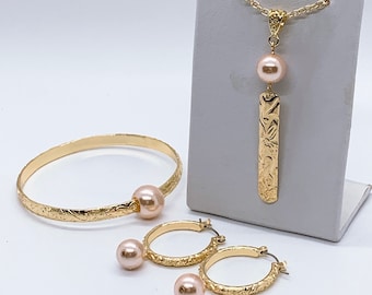 Hawaiian Flower Pattern Pink Shell Pearl Hamilton Gold 5mm Bangle, Hoop Earring and Necklace Set