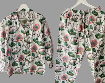 Blommigt blockmönster i bomullspyjamaset: Indiska nattkläder