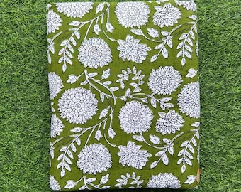 Tela de algodón con estampado floral en bloques: Material de voile suave para confección de vestidos.