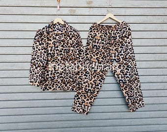 タイガープリントのコットンパジャマセット：女性用ソフトナイトウェア