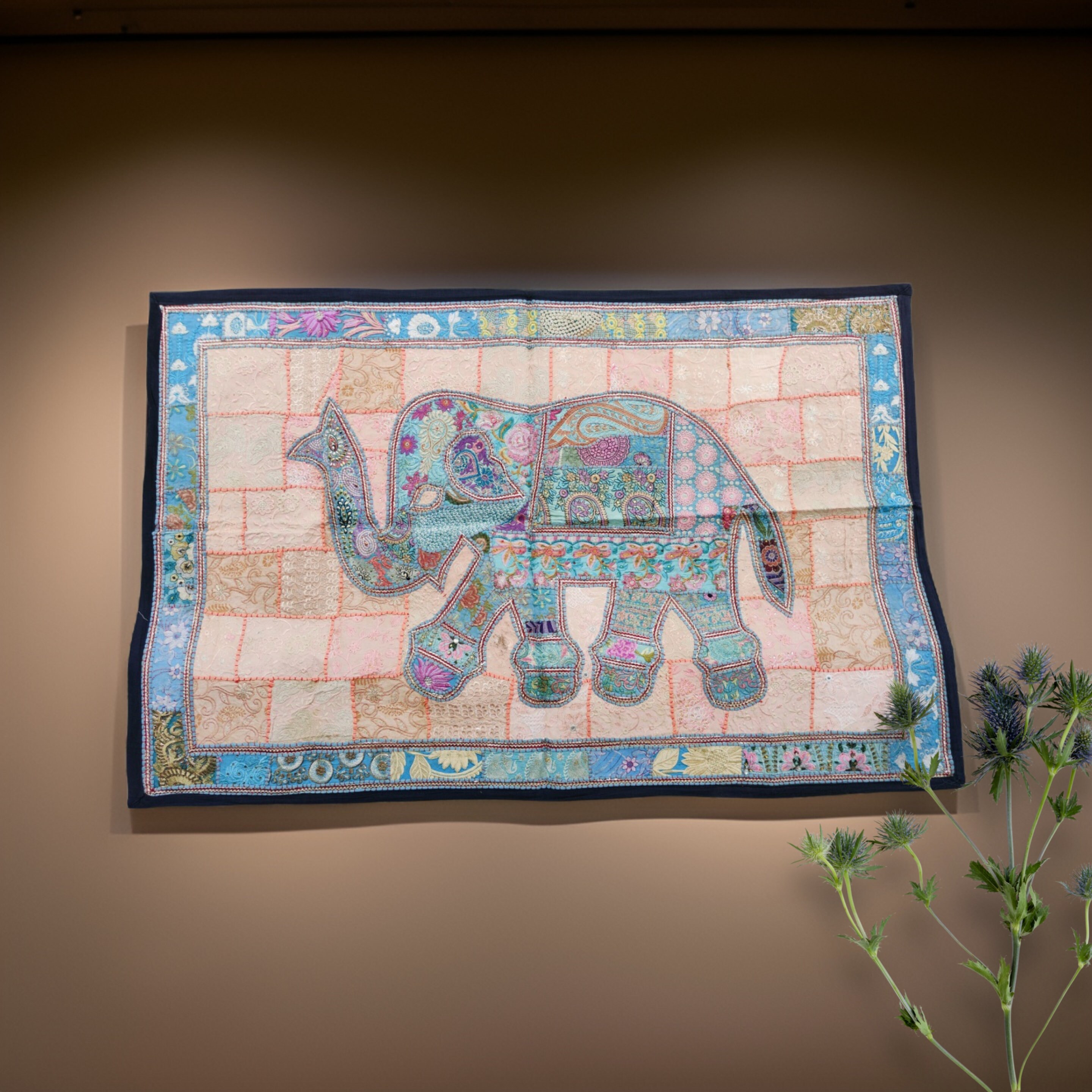 ヴィンテージサリーパッチワークタペストリー：ボヘミアン風壁掛け