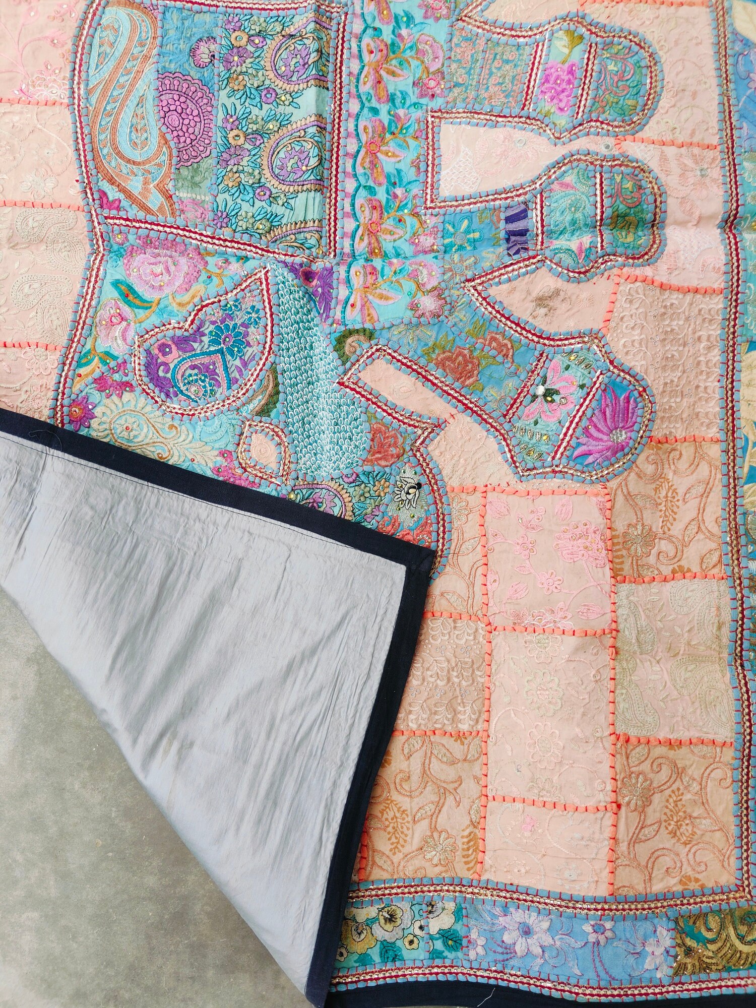 インド ビンテージ サリー パッチワーク タペストリー 刺繍 壁掛け 古布 4 インド ビンテージ サリー パッチワーク タペストリー 刺繍 壁掛け