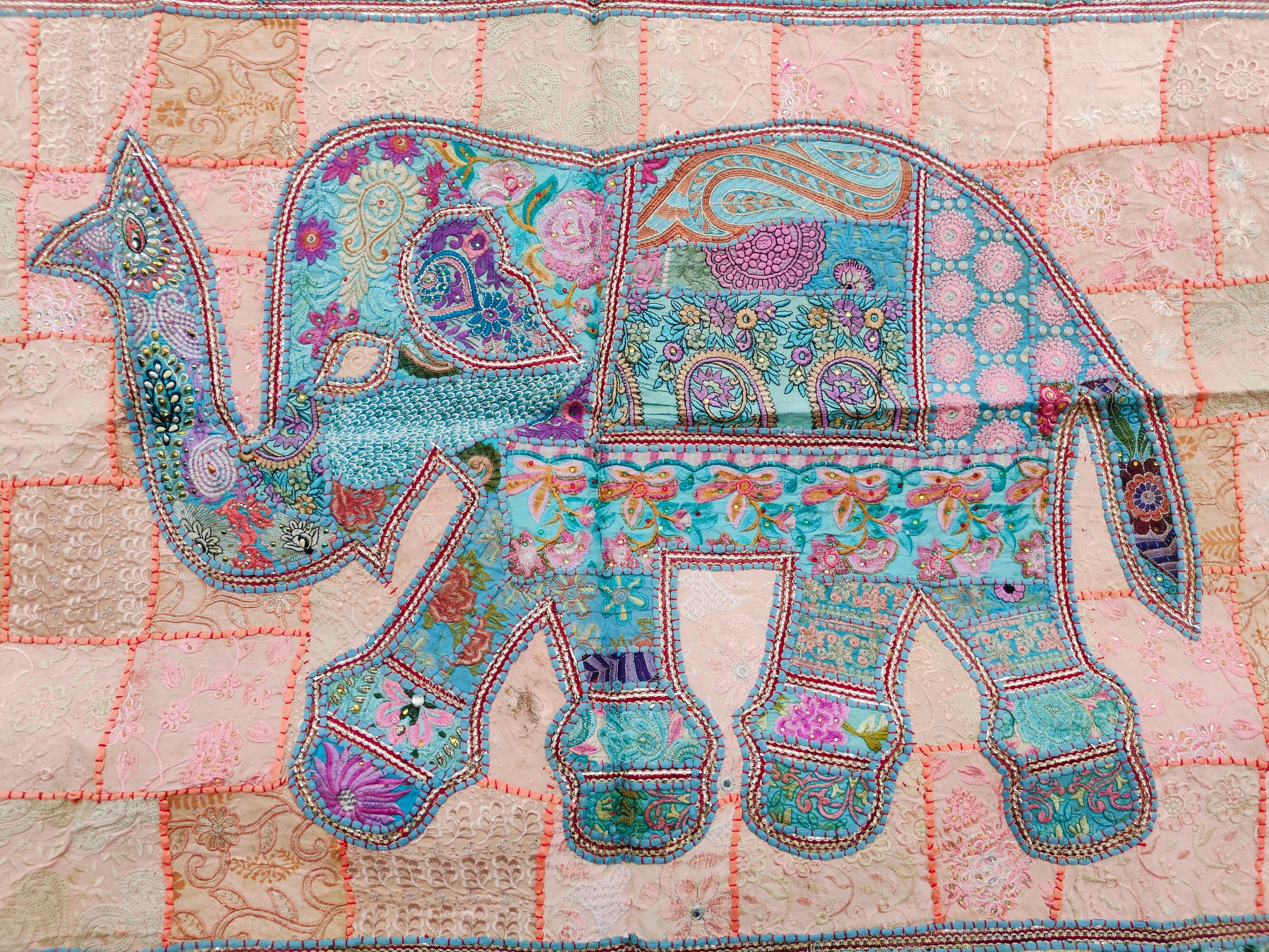 ヴィンテージサリーパッチワークタペストリー：ボヘミアン風壁掛け