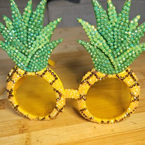 Occhiali da sole ananas con strass, pezzo unico