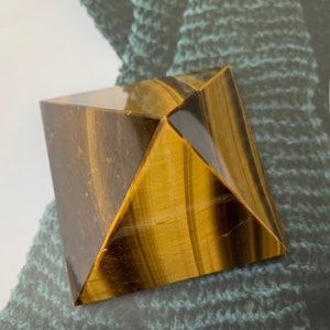 Natural Yellow Tiger Eye Stone Crystal Pyramid Says Polished Carved Chakra Healing Meditation Crystal