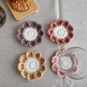 Crochet Flower Coasters–3D Handmade Coasters in beige natural Colors-Cotton Floral Mug Rugs set 4–Cozy Home Decor–Gift for Her-Cift for Mom
