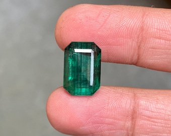 Natuurlijke smaragd geslepen smaragd, 9,55 karaat, 15,82 x 10,96 mm, schone groene edelsteen uit Zambia