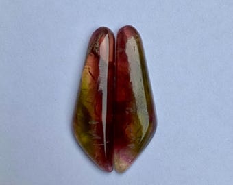 Par de cabochões de turmalina bicolor, verde e rosa, 25 quilates