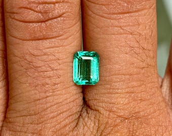 Natural Emerald Cut Gemstone | Vivid Green, Eye Clean, 8x6mm May Birthstone