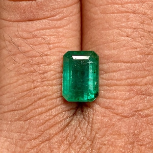 Natural Zambian Emerald Gemstone: 3.35 Carat, 10x7 MM
