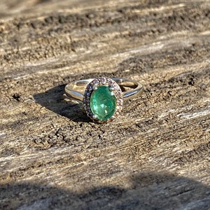 Emerald Sterling Silver Ring: May Birthstone, 1.05 Carat