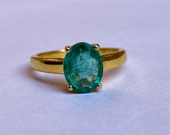 18kt Yellow Gold Oval Emerald Ring: 2.35 Carat Gemstone