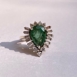 Anillo de racimo de esmeralda vintage - Impresionante esmeralda de corte de pera de 3,05 quilates, elegante anillo de compromiso, regalo de aniversario perfecto