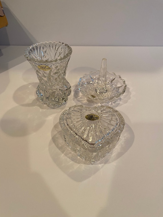 Shannon crystal outlet ring holder