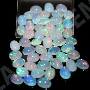 Pietra preziosa cabochon ovale multifuoco in opale sciolto, dimensioni 8 x 10 mm, ideale per realizzare anelli di gioielleria.