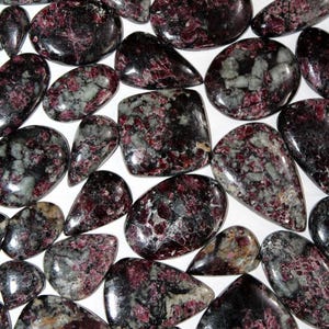 Lote de quilogramas Preço baixo Jaspe yudolita de qualidade rara Lote Cabochão Pedra preciosa Melhor qualidade Polimento manual Cabochão Pedra preciosa Fabricação de joias.