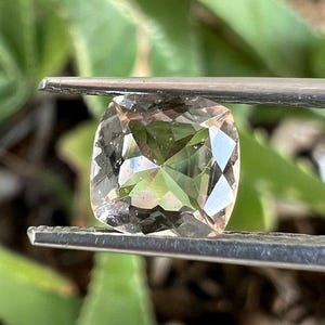 Peach Morganite Gemstone: 1.10 Carat Cushion Cut, 7x7x4 MM