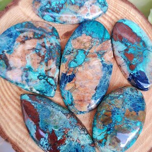 Cabochon d'azurite naturelle en gros, lot d'azurite en gros par poids, mélange de formes et de tailles Cabochon de qualité supérieure utilisé pour la fabrication de bijoux.
